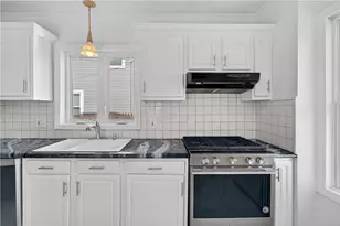 52 Sumner Ave, Cranston, RI 02920 - Photo 9