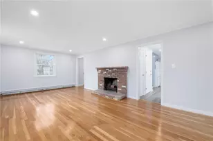 4 Longmeadow Ave, Middletown, RI 02842 - Photo 9