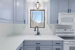 4 Longmeadow Ave, Middletown, RI 02842 - Photo 7