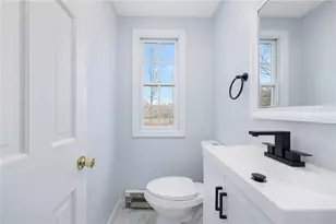 4 Longmeadow Ave, Middletown, RI 02842 - Photo 17