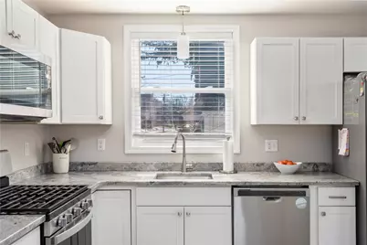 2037 Cranston Street, Cranston, RI 02920 - Photo 17