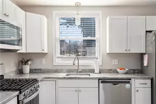 2037 Cranston St, Cranston, RI 02920 - Photo 17