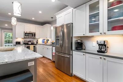 390 Woodruff Avenue, South Kingstown, RI 02879 - Photo 5