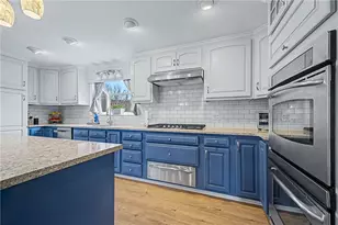 385 W Wrentham Rd, Cumberland, RI 02864 - Photo 9