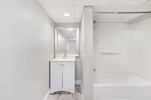 1040 Cranston St, Cranston, RI 02910 - Photo 17