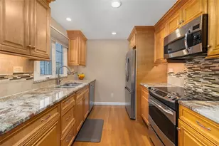 121 Zinnia St, Warwick, RI 02886 - Photo 11