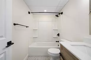 36 Cowesett Ave, West Warwick, RI 02893 - Photo 19