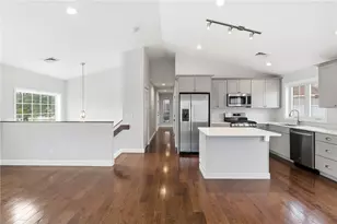 29 Calumet Ave, Johnston, RI 02919 - Photo 3