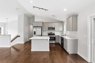 29 Calumet Ave, Johnston, RI 02919 - Photo 5