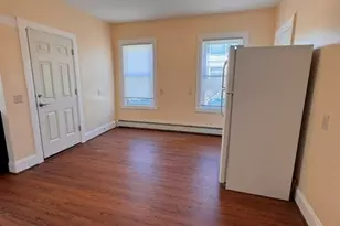 31 Potters St, Pawtucket, RI 02860 - Photo 5