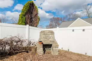 369 Manor Dr, Warwick, RI 02888 - Photo 7