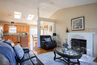 367 Commonwealth Avenue, Warwick, RI 02886 - Photo 7