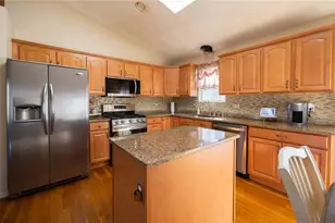 367 Commonwealth Ave, Warwick, RI 02886 - Photo 11