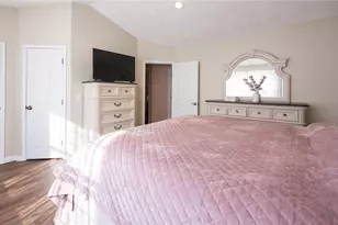 367 Commonwealth Ave, Warwick, RI 02886 - Photo 21