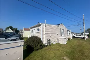 64 Burnside Ave, Narragansett, RI 02882 - Photo 5