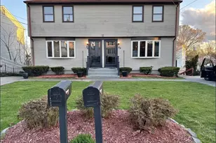 20 Pavilion Ct, Cranston, RI 02920 - Photo 1