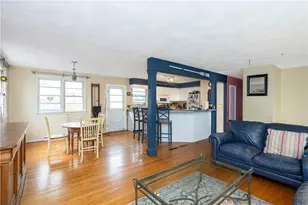 37 Squantum Dr, Middletown, RI 02842 - Photo 3