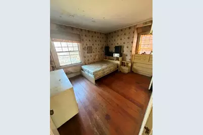 107 Massasoit Avenue, Cranston, RI 02905 - Photo 9