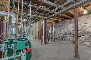 215 Kenyon Ave, Pawtucket, RI 02861 - Photo 29