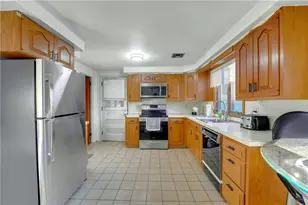 92 Weeden Ave, East Providence, RI 02916 - Photo 9