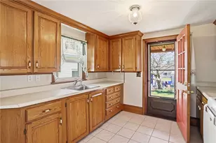 32 Crawford St, Cranston, RI 02910 - Photo 5