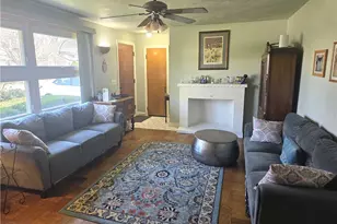 27 Torrington Dr, Warwick, RI 02889 - Photo 3