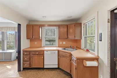 27 Essex Street, Cranston, RI 02910 - Photo 27