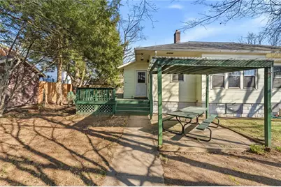 27 Essex Street, Cranston, RI 02910 - Photo 9