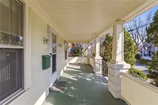 27 Essex St, Cranston, RI 02910 - Photo 15