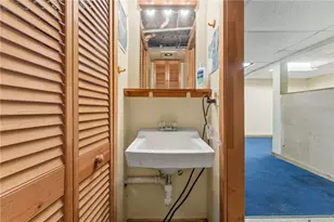 27 Essex St, Cranston, RI 02910 - Photo 41