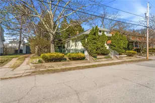 27 Essex St, Cranston, RI 02910 - Photo 5