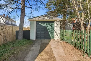 27 Essex St, Cranston, RI 02910 - Photo 3