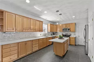 25 Red Hawk Dr, Cranston, RI 02921 - Photo 9