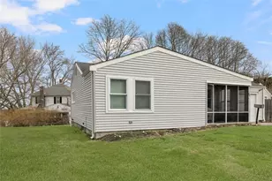 64 Pocasset Ave, Tiverton, RI 02878 - Photo 3