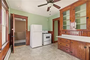 984 York Ave, Pawtucket, RI 02861 - Photo 11