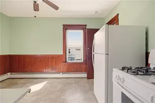 984 York Ave, Pawtucket, RI 02861 - Photo 13