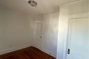 28 Thurston Ave, Newport, RI 02840 - Photo 5