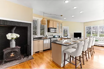 446 Bellevue Avenue #3, Newport, RI 02840 - Photo 3