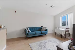 31 Devereux St, Providence, RI 02909 - Photo 9