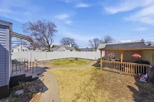 113 Woodside Ave, Pawtucket, RI 02861 - Photo 27
