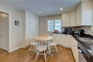 70 Sargent Ave, Providence, RI 02906 - Photo 15