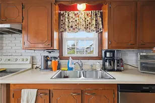 299 Woodward Ave, East Providence, RI 02914 - Photo 5