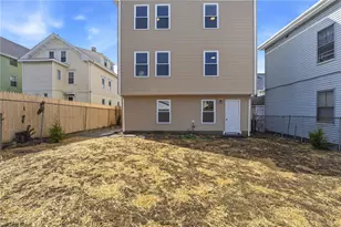 37 Webb St, Pawtucket, RI 02860 - Photo 9