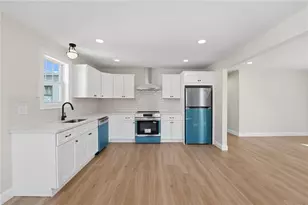 37 Webb St, Pawtucket, RI 02860 - Photo 13