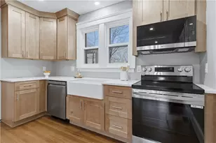 104 Woodbine St, Providence, RI 02906 - Photo 3