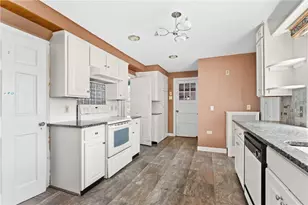 18 Huntington Dr, East Providence, RI 02916 - Photo 15