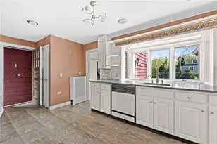 18 Huntington Dr, East Providence, RI 02916 - Photo 13