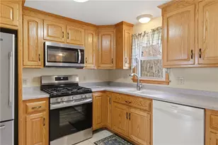 300 Harriet Ln, Cumberland, RI 02864 - Photo 5