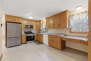 300 Harriet Ln, Cumberland, RI 02864 - Photo 3