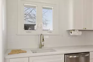 23 Birch St, Portsmouth, RI 02871 - Photo 3